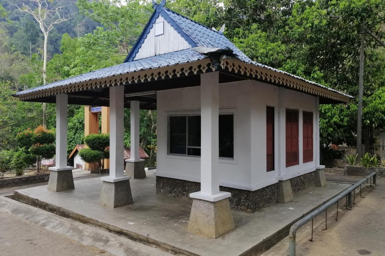 Oyo 89954 D'Yan Chalet Exterior photo